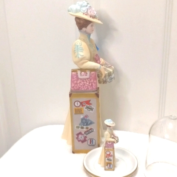 Avon Mrs Albee Figurine, Rare  with Mini - Picture 3 of 6